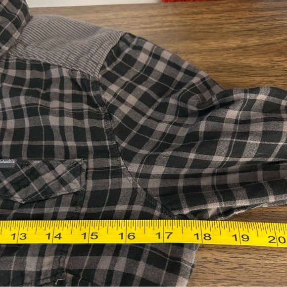 💕 Columbia Plaid Button-Up Shirt S - Picture 8 of 10